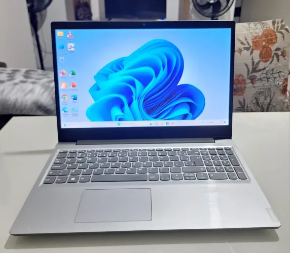 Vendo esse notebook lenovo SSD 1TB 4GB DE MEMÓRIA RAM Windows 11 64bits!!