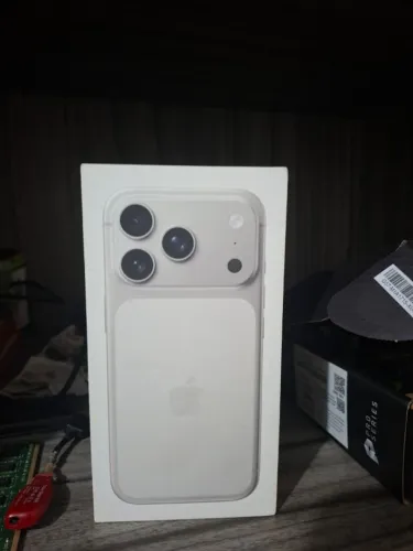 phone 17 pro 256gb NOVO LACRADO EUA (não é max) APENAS VENDA - Aceito catão