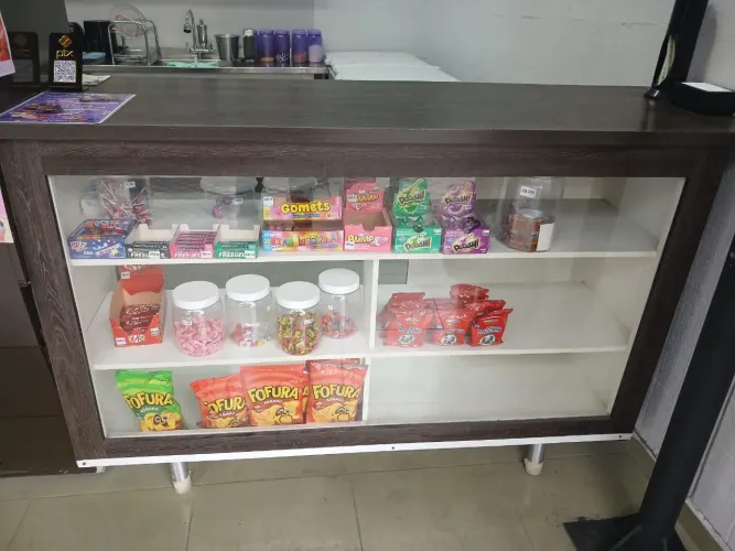Balcão vitrine + Balcão caixa