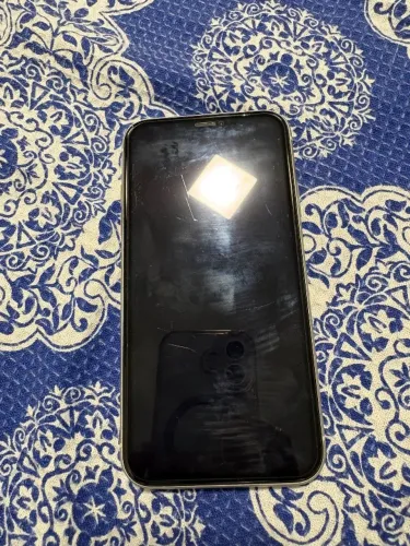 Vendo iPhone 11 branco 128 gigas