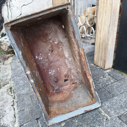caixa de luz antiga de ferro fundido para churrasqueira ou uso