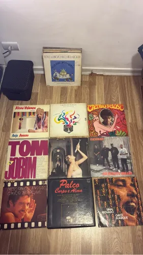 Lote com 28 LPs de Vinil Originais de Época - Racionais, Chico Buarque