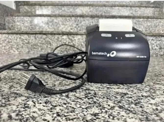 Bematech 4200 com rede e sem , semi nova