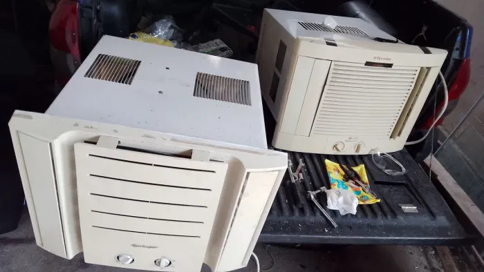 Ar condicionado 10.000 BTUs...110 volts....tudo funcionando..esta em uso...são Gonçalo 