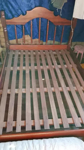 Cama de casal Macacaúba em perfeito estado 