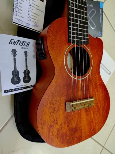 Violão Guitalele Gretsch elétrico com capa