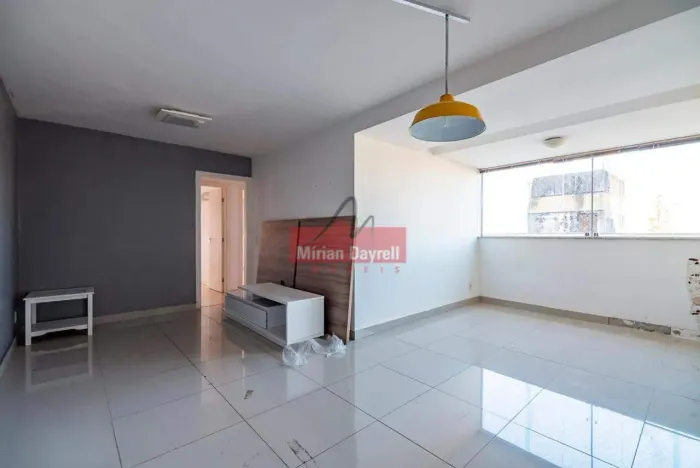 (83994) à venda - Apartamento com 3 quartos, 2 vagas, no Sagrada Família