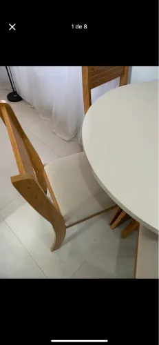 Vendo mesa de jantar com 4 cadeiras