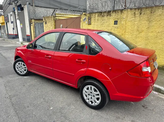 Ford Fiesta Sedan 1.0 8V Flex 4P 2009