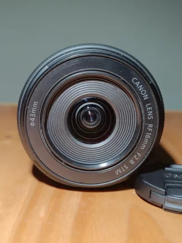 Lente Canon RF MIRRORLESS 2.8 16mm NOVISSIMA