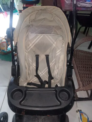Carrinho de bebê Burigotto com guia reversível