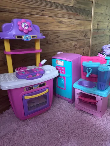 Cozinha infantil em ótimo estado