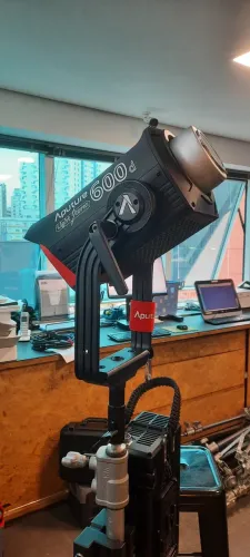 Vendo Refletor de Led Apture 600D - Top -Usado