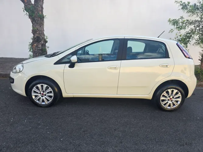 Fiat Punto Attractive 1.4 Fire Flex 8V 5P 2013
