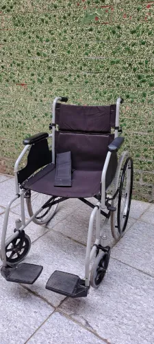 Cadeira de rodas semi nova