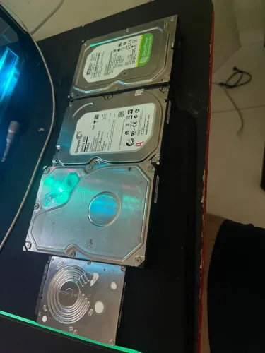 HD de 1. Terabyte $50 cada pra pega os 4 ( passo cartão )