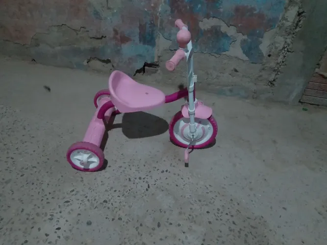 Triciclo semi novo