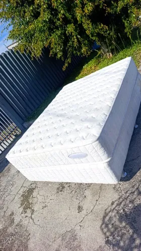 Lindíssima Cama Box Casal com Colchão Higienizado