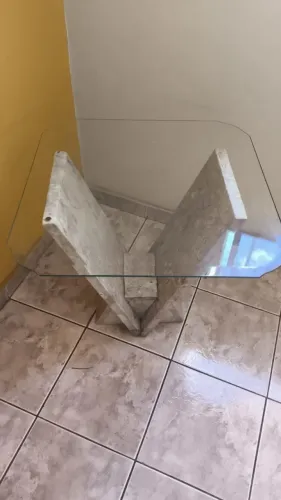 Mesinha de mármore.