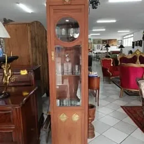 Linda Cristaleira em madeira com vidro bisotado