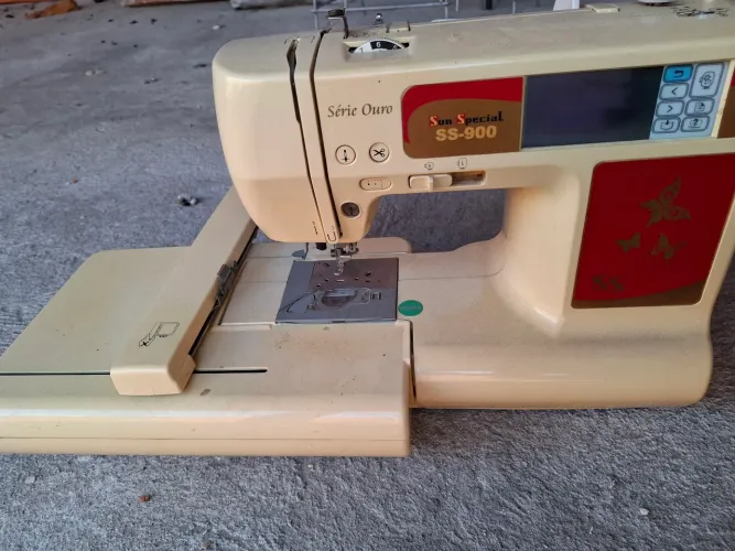 MAQUINA PARA BORDADO COMPUTADORIZADO