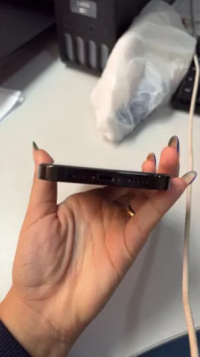 iPhone 14 Pro bastante conservado