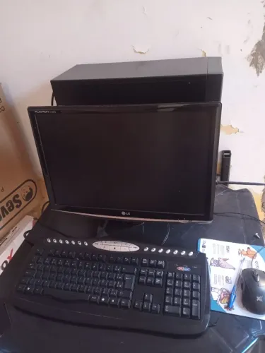 Computador mesa semi novo
