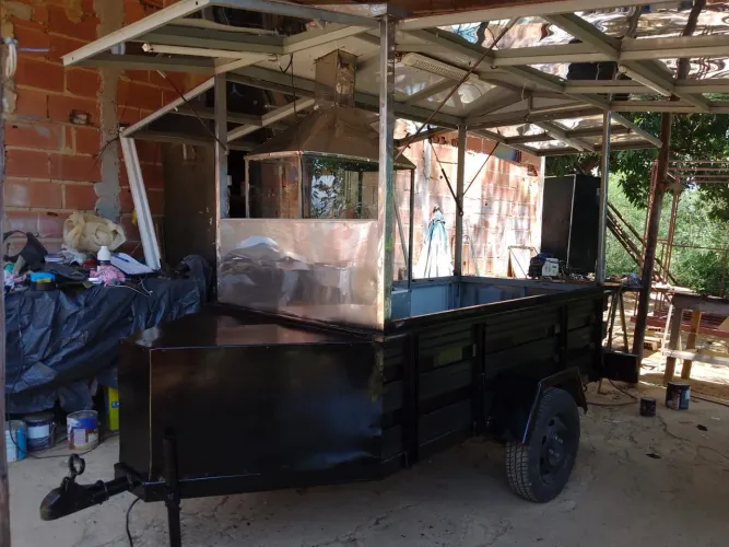 Reboque pra churrasquinho, a partir de 9 mil novo.