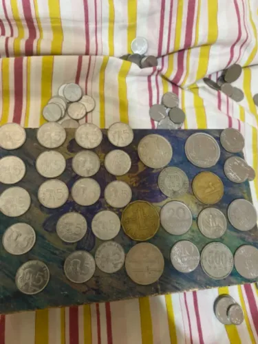 Lote de 121 moedas numismática.