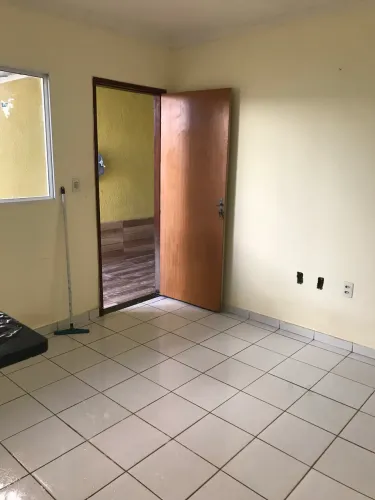 Alugo casa em Munbaba