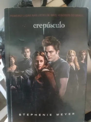 Livro usado Crepúsculo edição com a capa do filme
