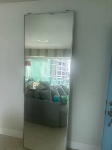 Porta de espelho para guardaroupas ou outros usos