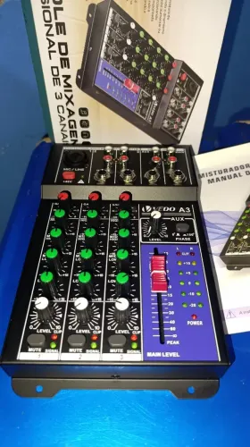 Mesa de som automotivo