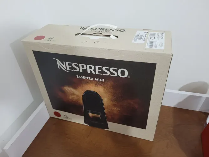 Cafeteira Nespresso Essenza 220v Lacrada