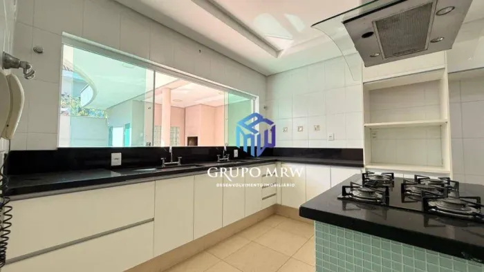 Casa à Venda e Locação no Condomínio Villa dos Inglezes | 5 Suítes | 280 m² | Piscina, Sau