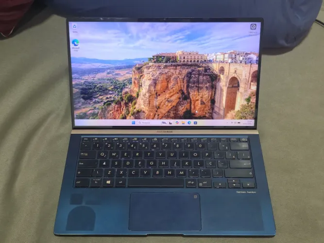 Notebook Asus Zenbook UX433FA i7 8th 8565U 8GB RAM 256GB SSD - Tela 14" Full HD IPS