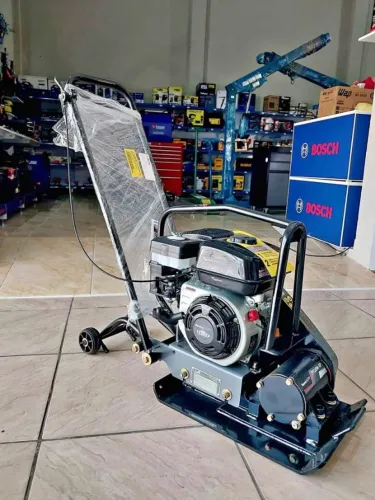 Placa vibratória a gasolina 60kg Motor 6.5HP Profissional Toyama (Loja)
