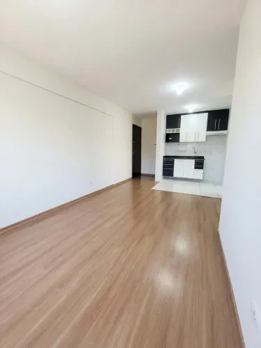 Apartamento para locação com 2 quartos e móveis na cozinha e quarto, no Tangá