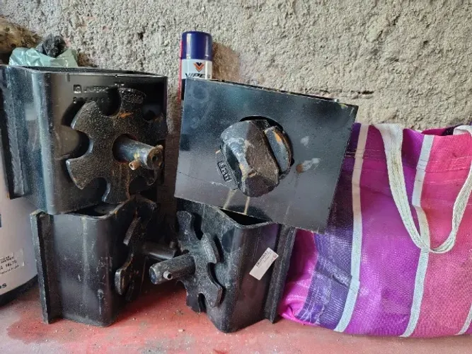 Lock porta container