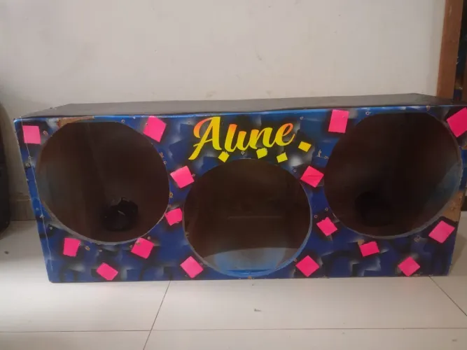 Caixa para 3 graves de som 