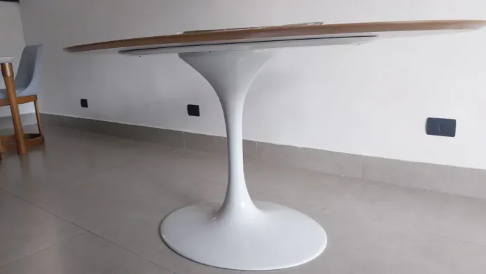 Mesa oval orgânica Saarinen 