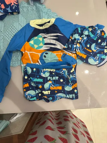 Conjunto puket piscina na etiqueta com chapéu TAM 2 anos