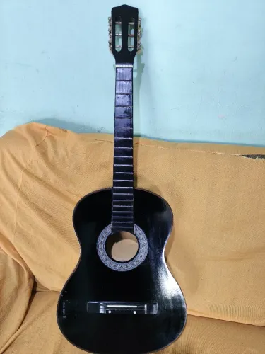 Violão preto