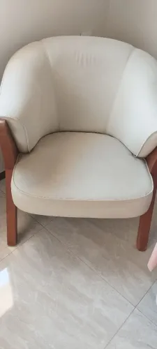 Poltronas cor bege .