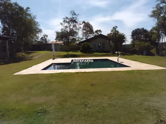 Sitio com Piscina - Todo Murado