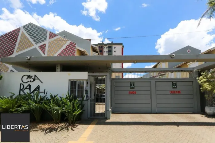 Casa em condomínio com 2 quartos e 2 vagas no bairro Marechal Rondon em Canoas.