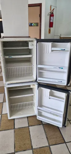 DOIS FRIGOBAR 80L CADA