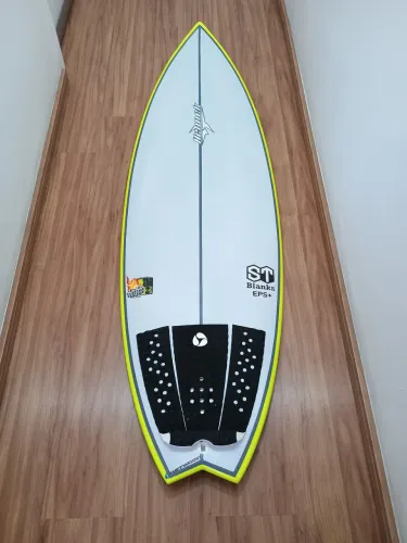 Prancha Hennek wet Works 5'7 19 5/16 2 3/8 27.7leps epoxy