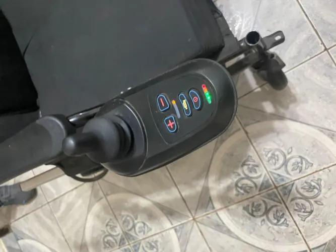  Cadeira motorizada 