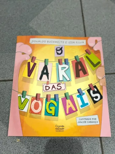Livro O Varal das Vogais